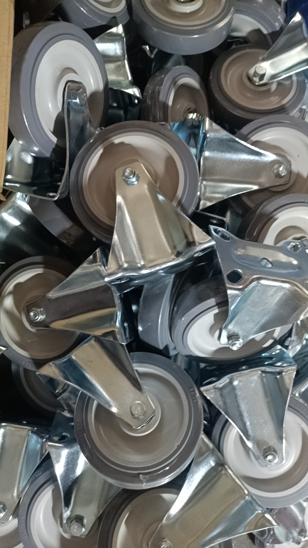 Zinc Plated Heavy Duty Caster Wheels With 1/4 Inch Bolt Hole Size